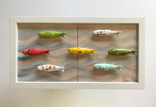 Carregar imagem no visualizador da galeria, Quadro cardume com 7 mini sardinhas 23,5x 43,5cm

