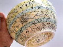 Carregar imagem no visualizador da galeria, Tigela Grande de cerâmica pintada à mão - Floral
