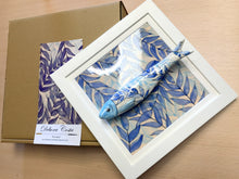 Carregar imagem no visualizador da galeria, Quadro Azulejo Sardinha, Folhagem azul- 24x24cm
