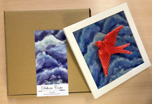 Carregar imagem no visualizador da galeria, Quadro Azulejo Andorinha, Nuvens/Azul e vermelho - 24x24cm
