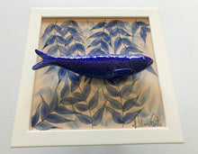 Carregar imagem no visualizador da galeria, Quadro Azulejo Sardinha, Folhagem Azul/ Azul Marinho- 24x24cm

