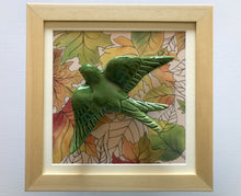 Carregar imagem no visualizador da galeria, Quadro Azulejo Andorinha, Outono/Verde - 24x24cm
