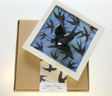Carregar imagem no visualizador da galeria, Quadro Azulejo Andorinha, Céu /Azul - 24x24cm
