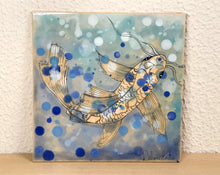 Carregar imagem no visualizador da galeria, Azulejo de carpa pintado á mão 20x20cm
