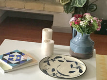 Carregar imagem no visualizador da galeria, jarro de Cerâmica 19x17cm (Castanho e Azul Acinzentado)
